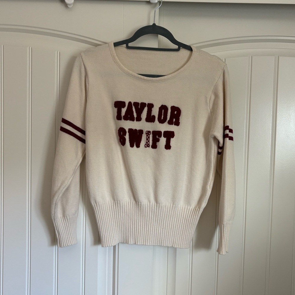 Taylor Swift Collegiate Varsity Crewneck Sweater white red / burgundy size XS